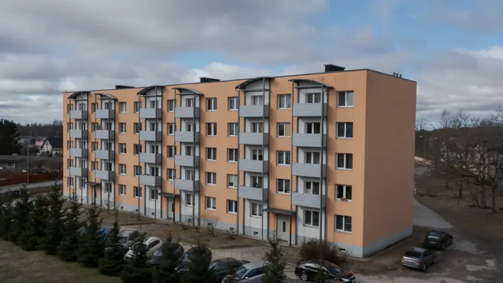 Nõukogudeaegne korterelamu Keilas, mis vajab tõenäoliselt põhjalikku energiatõhususe parandamist ja renoveerimist.