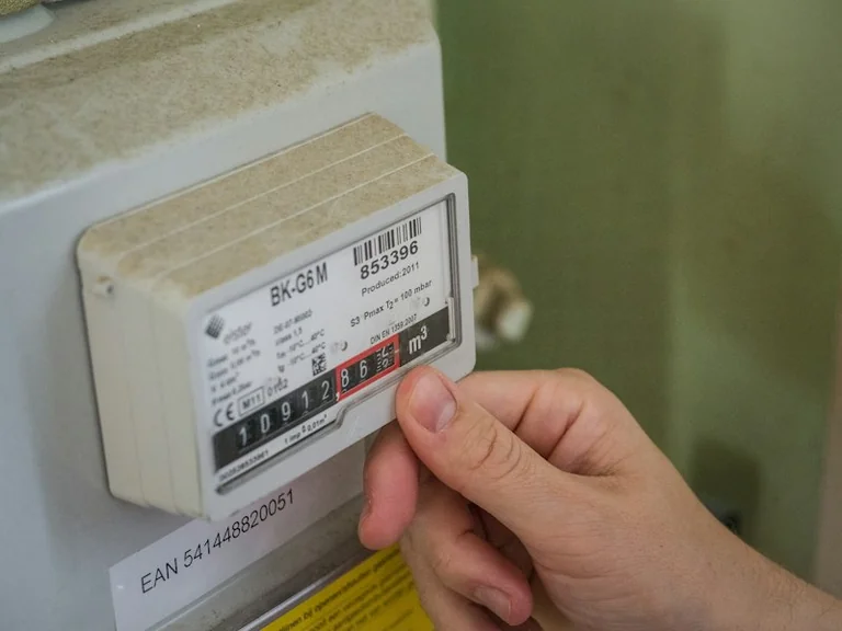 Kuidas võrrelda elektripakette kuutasu ja hinnariski arvestades